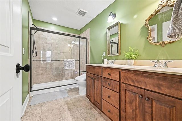 9621 N Adrian Avenue, Kansas City, MO 64154