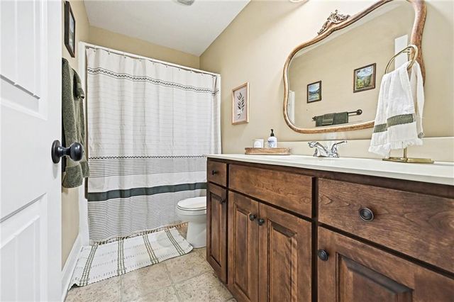 9621 N Adrian Avenue, Kansas City, MO 64154