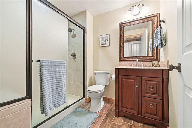 9621 N Adrian Avenue, Kansas City, MO 64154