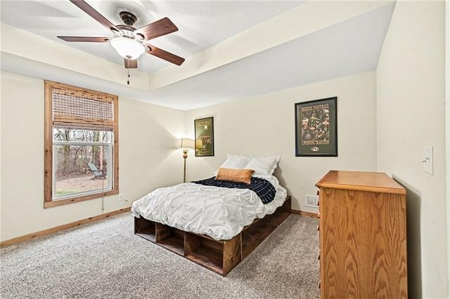 9621 N Adrian Avenue, Kansas City, MO 64154