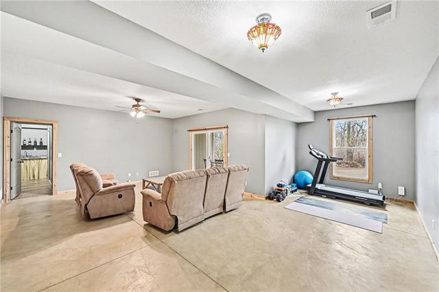 9621 N Adrian Avenue, Kansas City, MO 64154