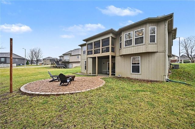 9621 N Adrian Avenue, Kansas City, MO 64154