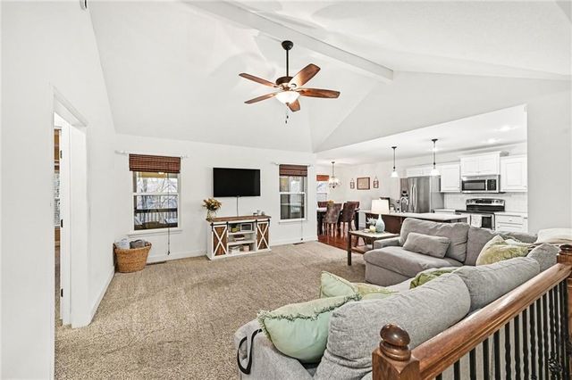 9621 N Adrian Avenue, Kansas City, MO 64154