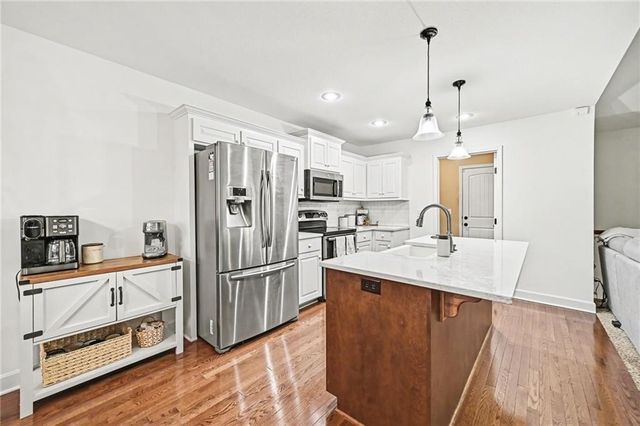 9621 N Adrian Avenue, Kansas City, MO 64154