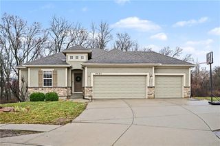 9621 N Adrian Avenue, Kansas City, MO 64154