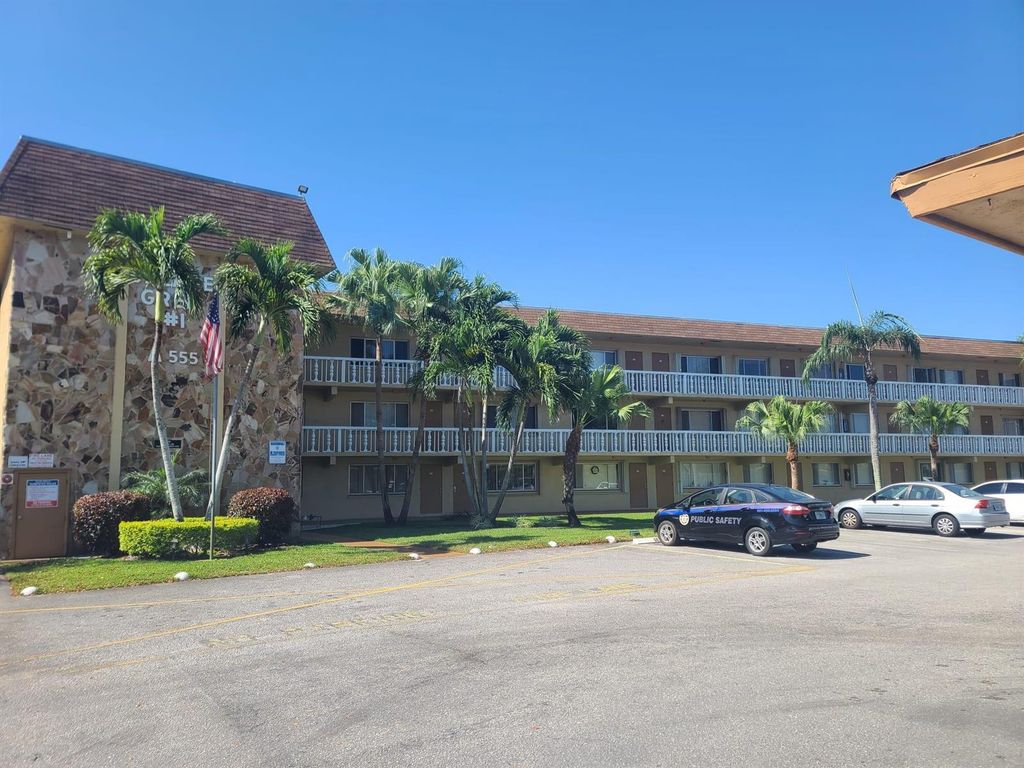 555 Purdy Lane 317, Palm Springs, FL 33461
