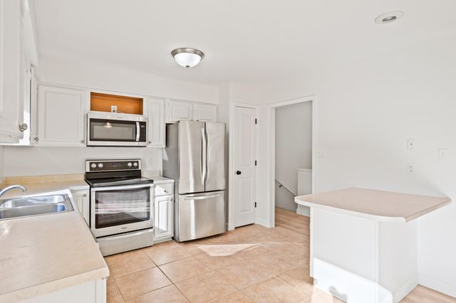 3608 TEAKWOOD DR, Columbia, MO 65203