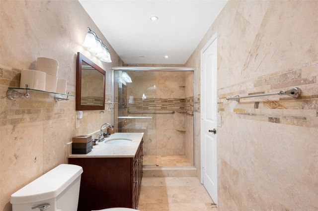 822 NE 25th Ave 822, Hallandale Beach, FL 33009