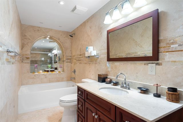 822 NE 25th Ave 822, Hallandale Beach, FL 33009