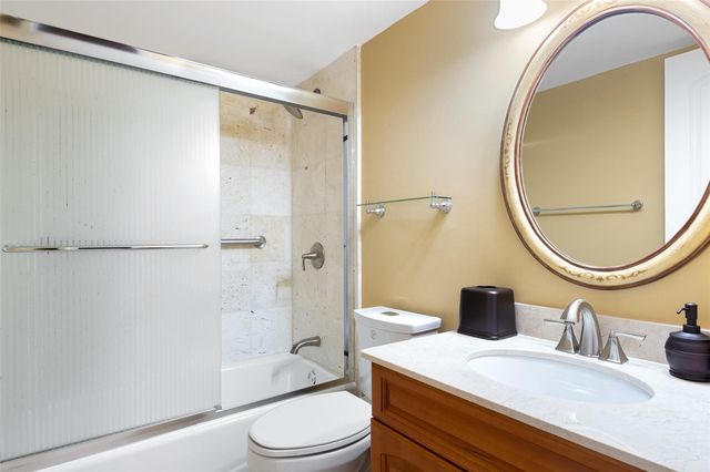 822 NE 25th Ave 822, Hallandale Beach, FL 33009