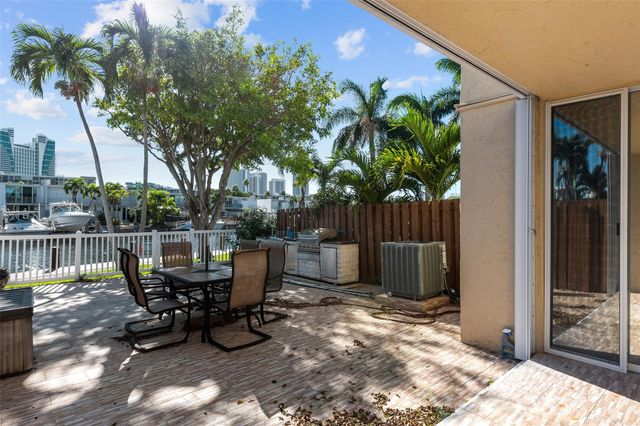 822 NE 25th Ave 822, Hallandale Beach, FL 33009