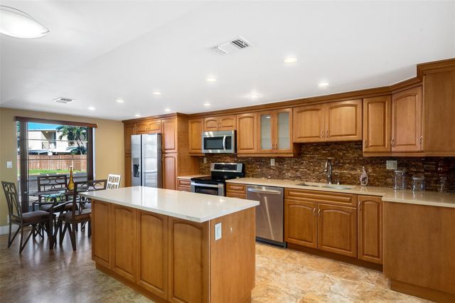 822 NE 25th Ave 822, Hallandale Beach, FL 33009