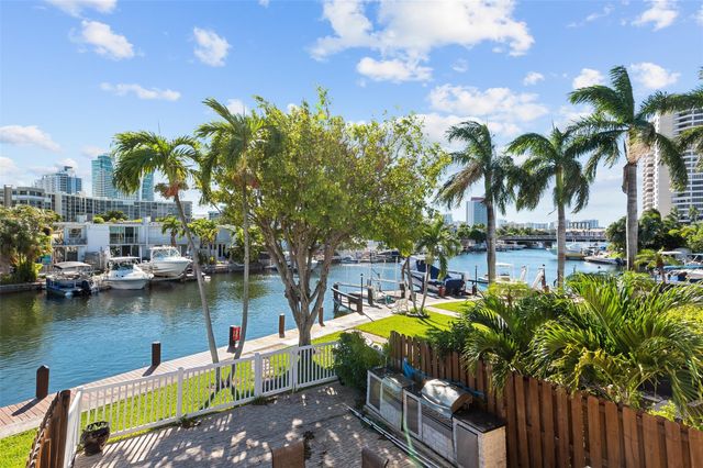 822 NE 25th Ave 822, Hallandale Beach, FL 33009