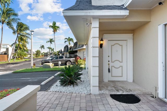 822 NE 25th Ave 822, Hallandale Beach, FL 33009