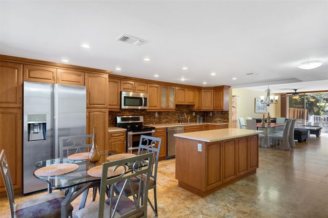 822 NE 25th Ave 822, Hallandale Beach, FL 33009