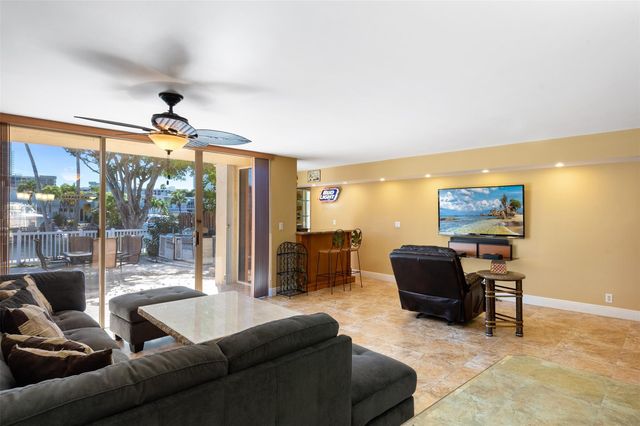 822 NE 25th Ave 822, Hallandale Beach, FL 33009