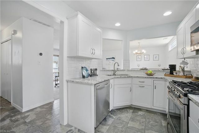 2302 Merry Oaks CT, Virginia Beach, VA 23451