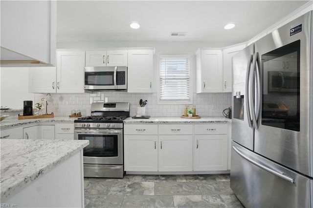 2302 Merry Oaks CT, Virginia Beach, VA 23451