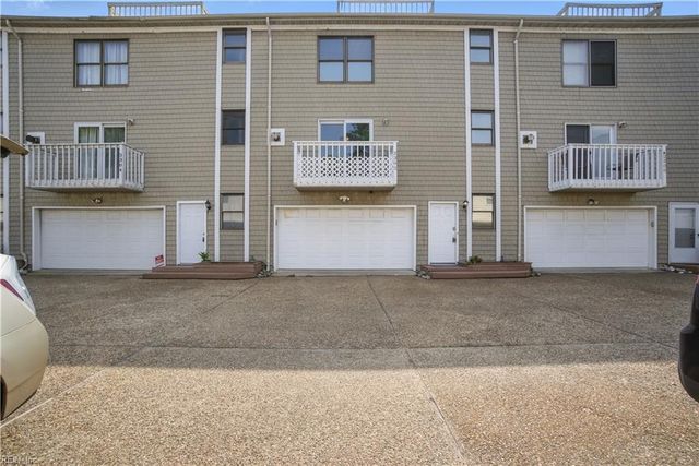 2302 Merry Oaks CT, Virginia Beach, VA 23451