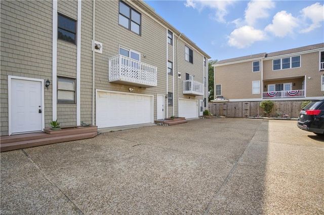 2302 Merry Oaks CT, Virginia Beach, VA 23451