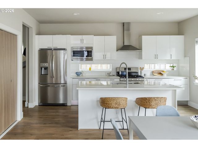 10054 Se ELDERBERRY St, Happy Valley, OR 97086