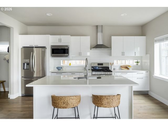 10054 Se ELDERBERRY St, Happy Valley, OR 97086