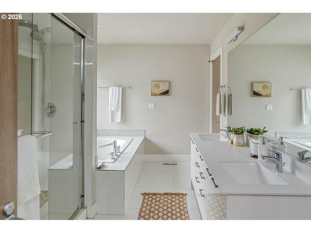 10054 Se ELDERBERRY St, Happy Valley, OR 97086