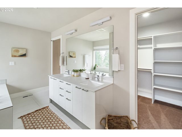 10054 Se ELDERBERRY St, Happy Valley, OR 97086