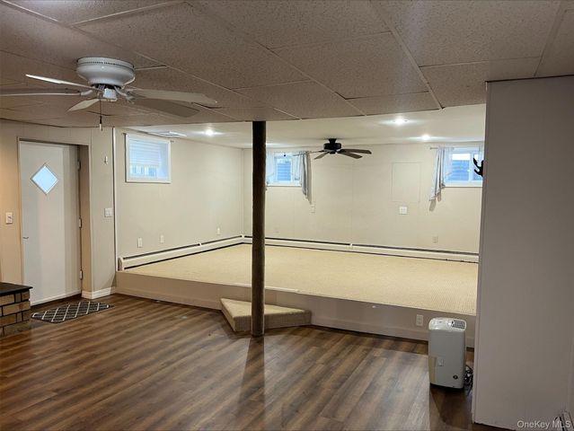 10 Pine Street N, Lake Grove, NY 11755