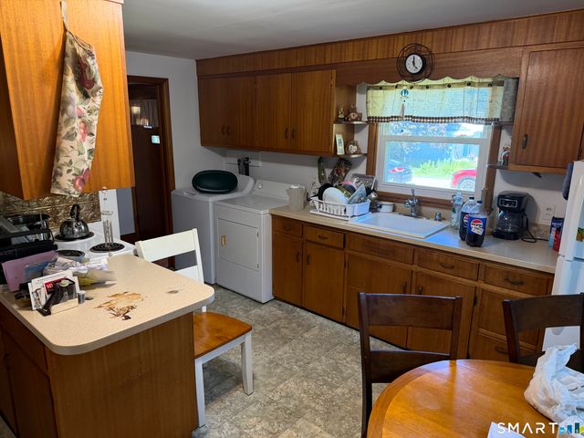 17 Russ Sim Heights, Groton, CT 06340