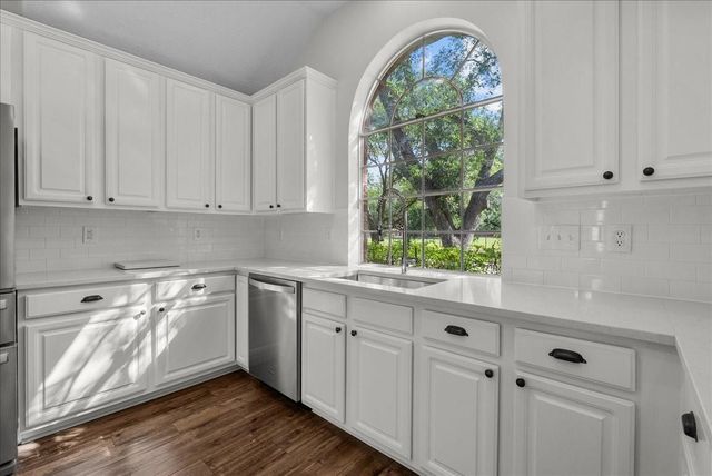 111 S Laguna Pointe Drive, League City, TX 77573