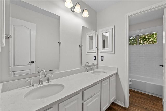 111 S Laguna Pointe Drive, League City, TX 77573