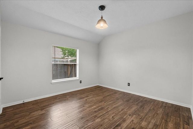 111 S Laguna Pointe Drive, League City, TX 77573