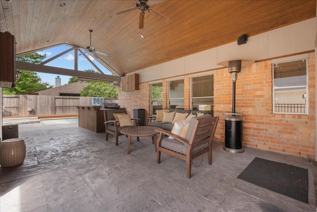 111 S Laguna Pointe Drive, League City, TX 77573