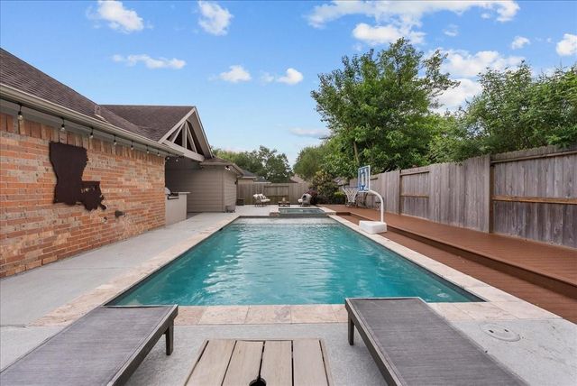 111 S Laguna Pointe Drive, League City, TX 77573