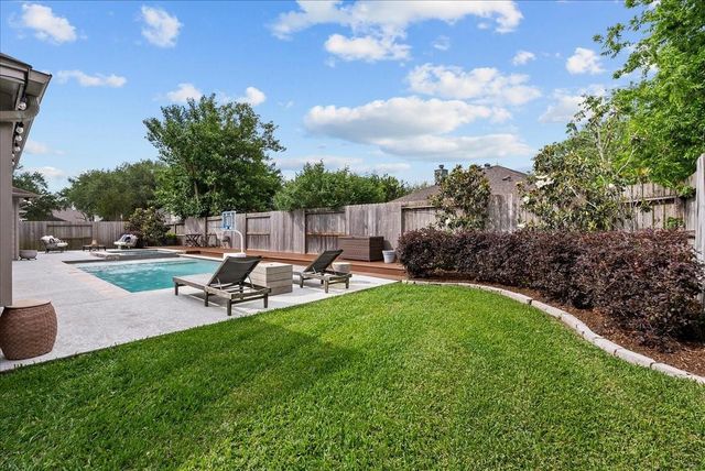 111 S Laguna Pointe Drive, League City, TX 77573