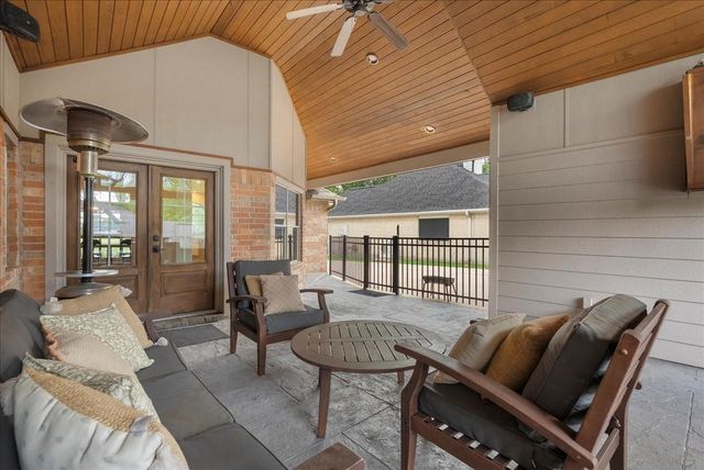 111 S Laguna Pointe Drive, League City, TX 77573