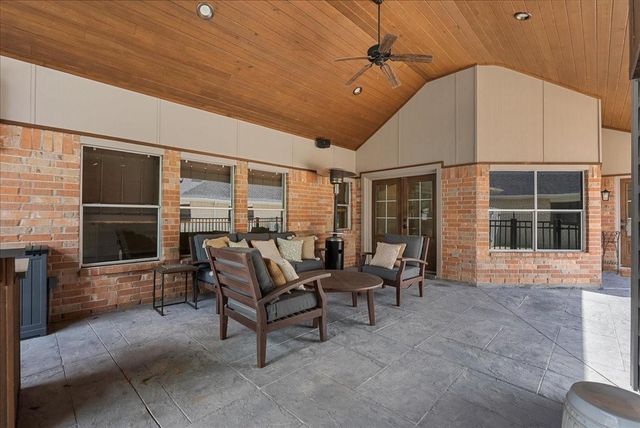 111 S Laguna Pointe Drive, League City, TX 77573