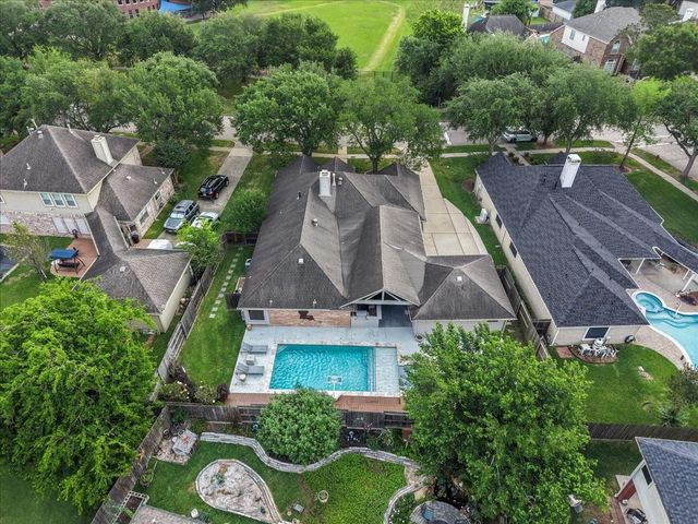 111 S Laguna Pointe Drive, League City, TX 77573