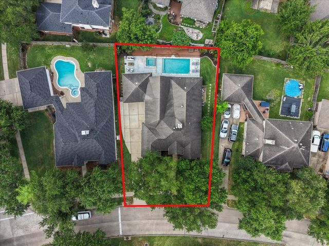 111 S Laguna Pointe Drive, League City, TX 77573