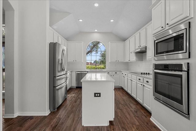 111 S Laguna Pointe Drive, League City, TX 77573