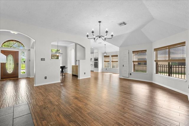 111 S Laguna Pointe Drive, League City, TX 77573