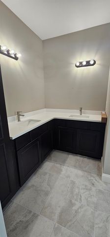 1911 S Lynnrae St, Wichita, KS 67207