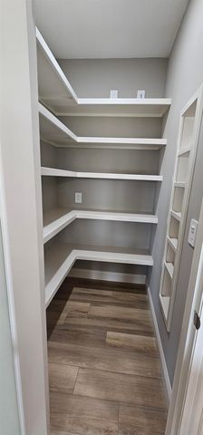 1911 S Lynnrae St, Wichita, KS 67207