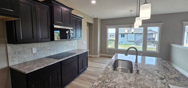 1911 S Lynnrae St, Wichita, KS 67207