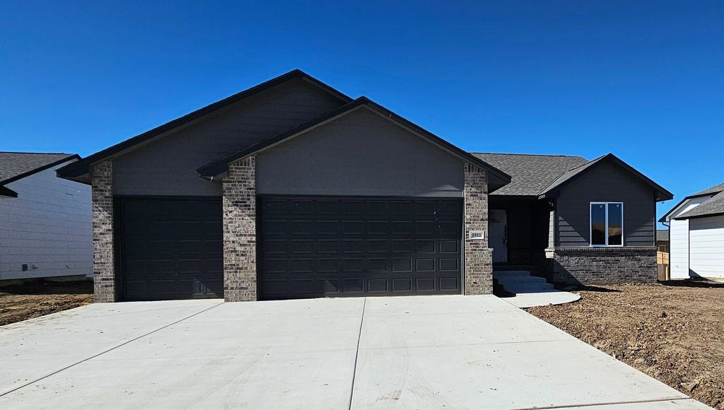 1911 S Lynnrae St, Wichita, KS 67207