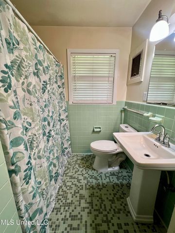 111 E Gresham Street, Indianola, MS 38751