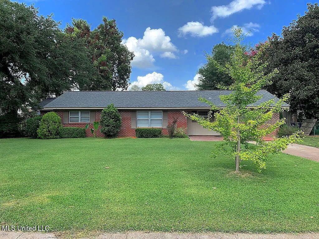 111 E Gresham Street, Indianola, MS 38751