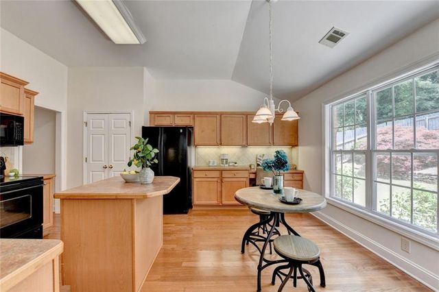 1870 Hickory Station Circle, Snellville, GA 30078