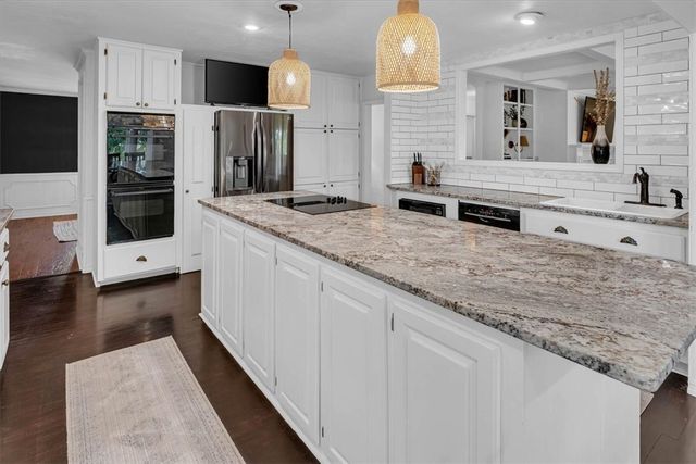501 Fairway Circle, Springdale, AR 72764